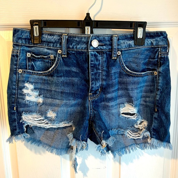 American Eagle Outfitters Pants - American Eagle Outfitters (AEO) destroyed denim shorts buttonfly SZ 6